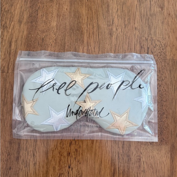 NWT Free People x Understated Vegan Leather Travel Mask Grey w/ Metallic Stars - Picture 4 of 13